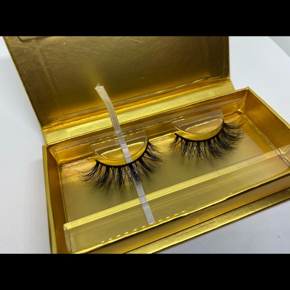 Luxury Mink Lashes - Picture 3 of 10